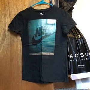 Nike Graphic Tee